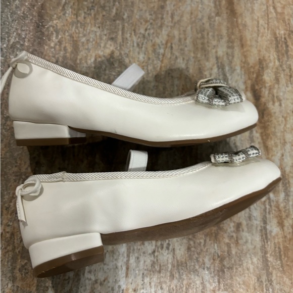 Stuart Weitzman Size 9 girls dress shoes - Picture 6 of 7